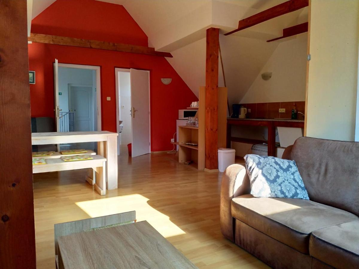 Camping & Guest House Pliskovice Mirovice Extérieur photo