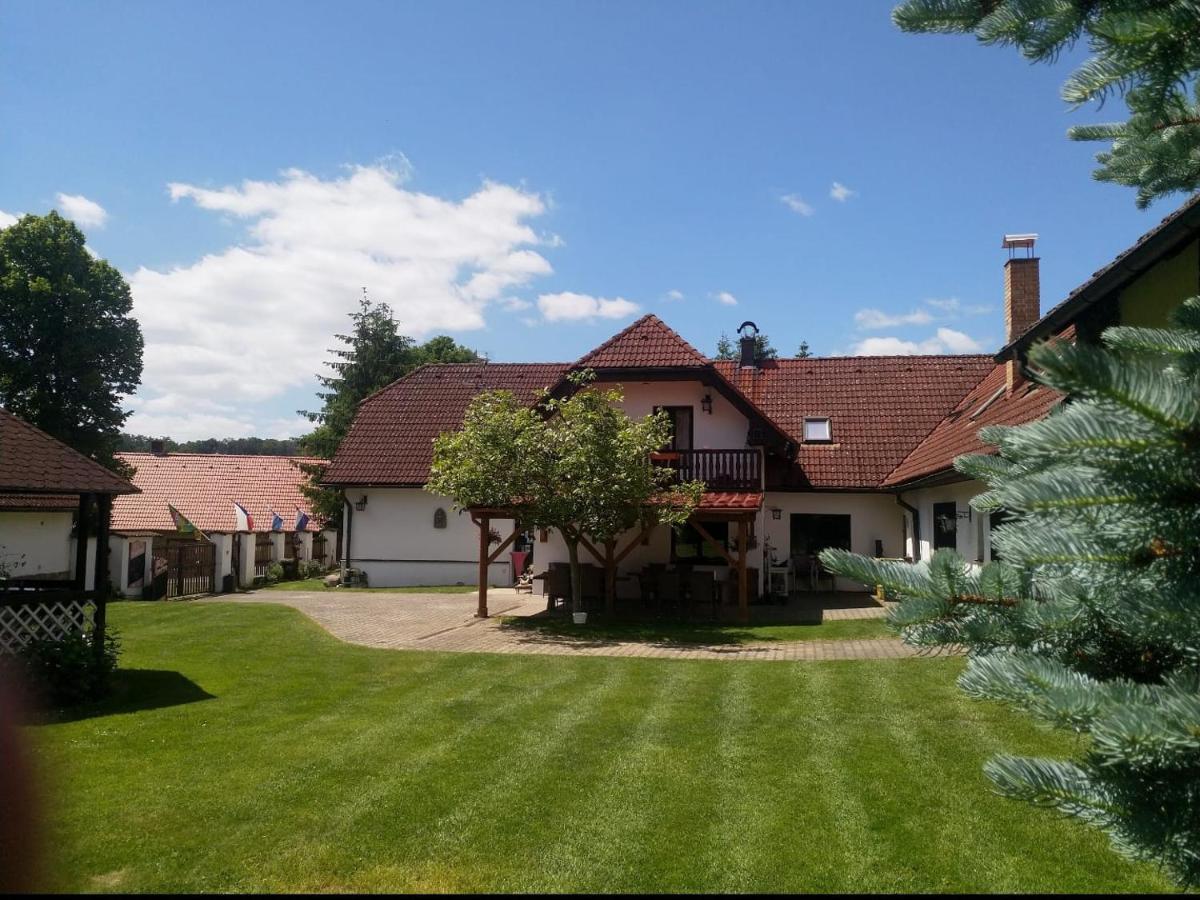 Camping & Guest House Pliskovice Mirovice Extérieur photo
